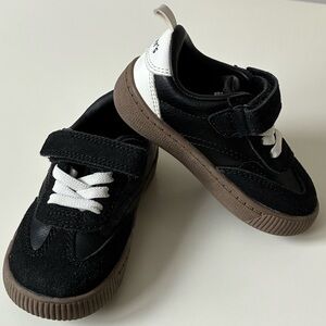 Toddler size 5 Black & white Skater Shoes Sneakers with velcro and gum soles